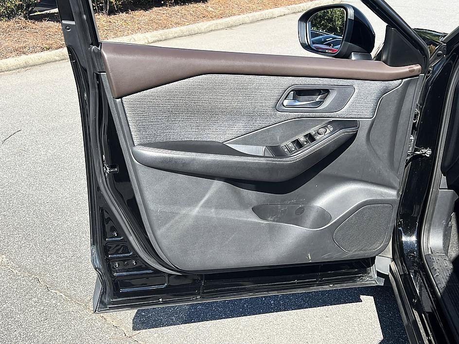 Used 2022 Nissan Rogue SV FWD image 19