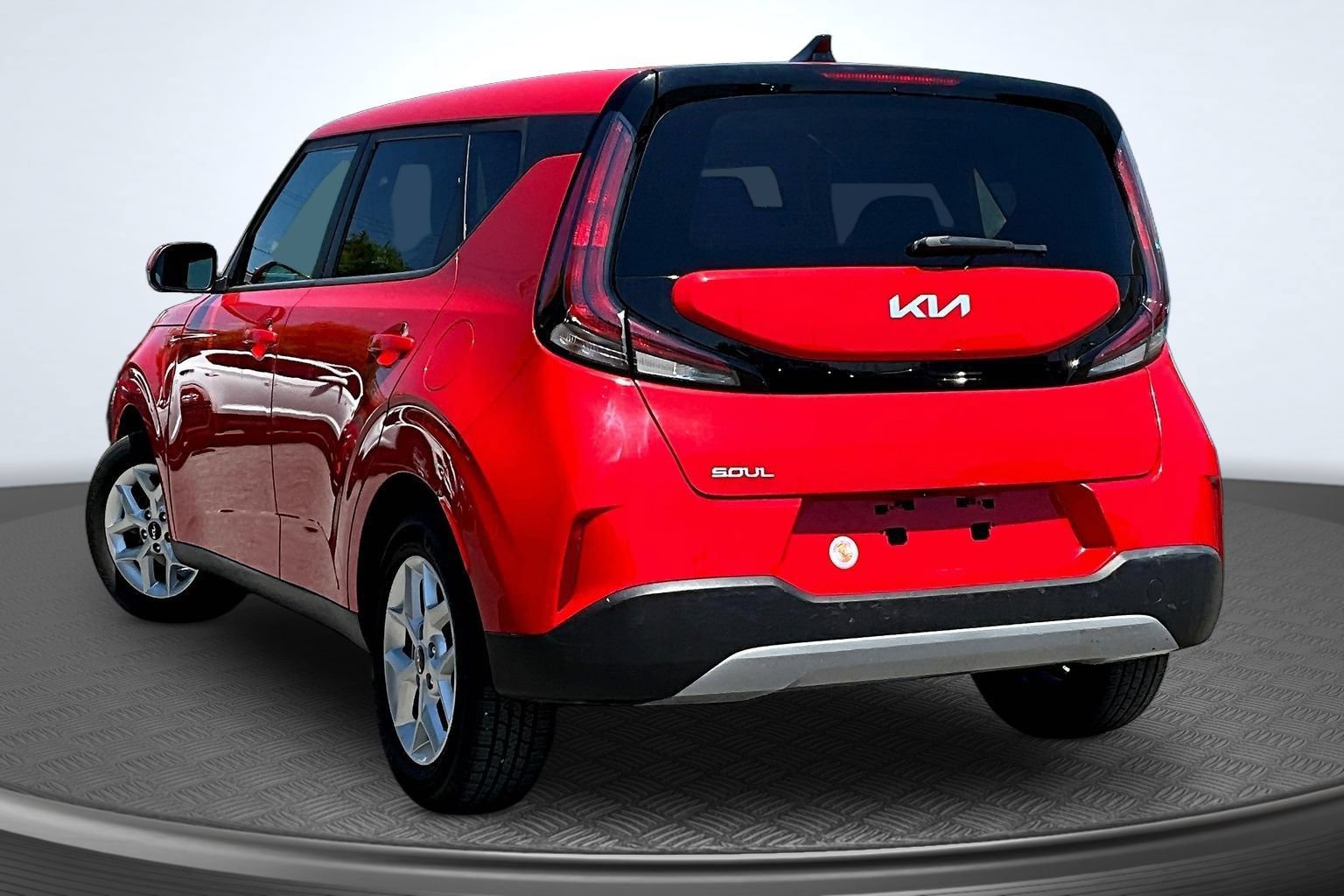 Used 2023 Kia Soul LX w/ LX Technology Package FWD image 4