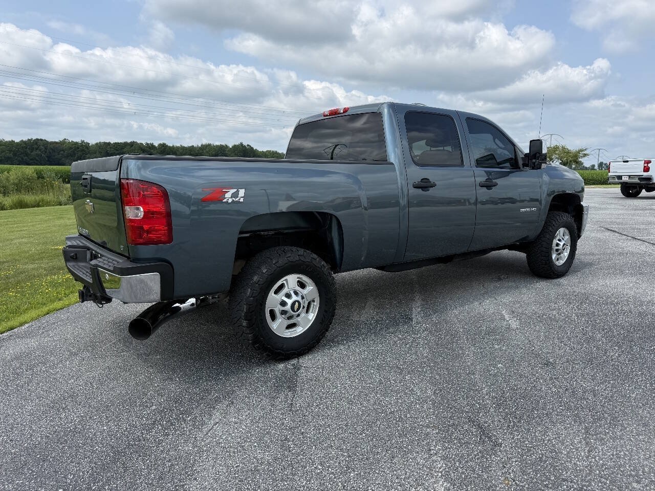 Used 2011 Chevrolet Silverado 2500 LT w/ Interior Plus Package AWD/4WD image 6