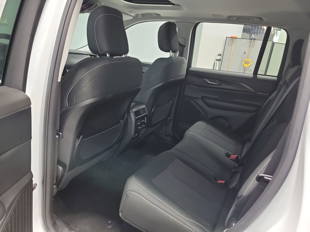 Used 2024 Jeep Grand Cherokee Laredo X image 32