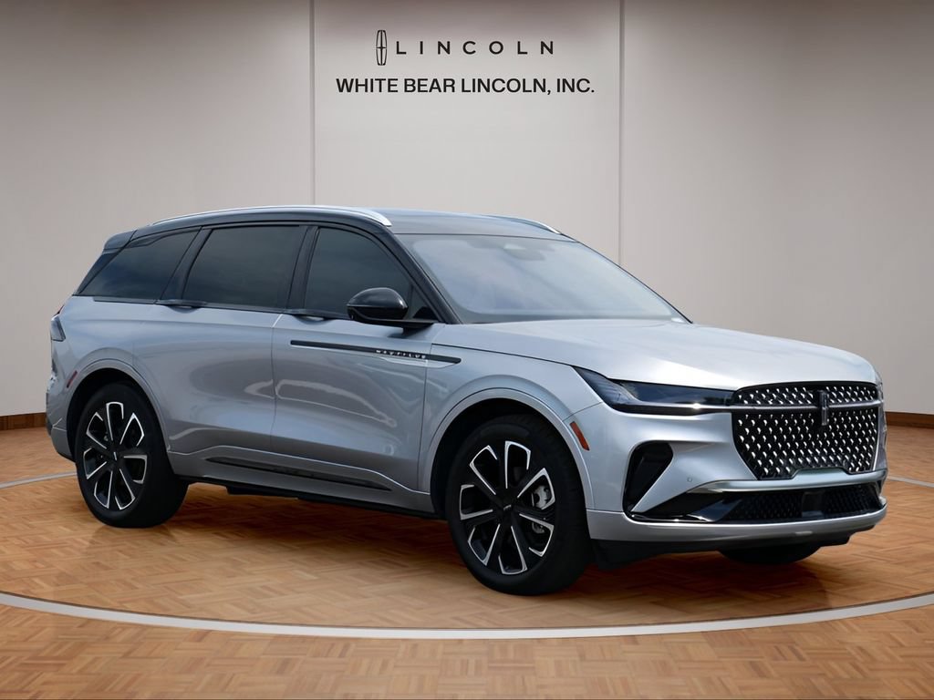 Used 2025 Lincoln Nautilus Reserve AWD/4WD image 3