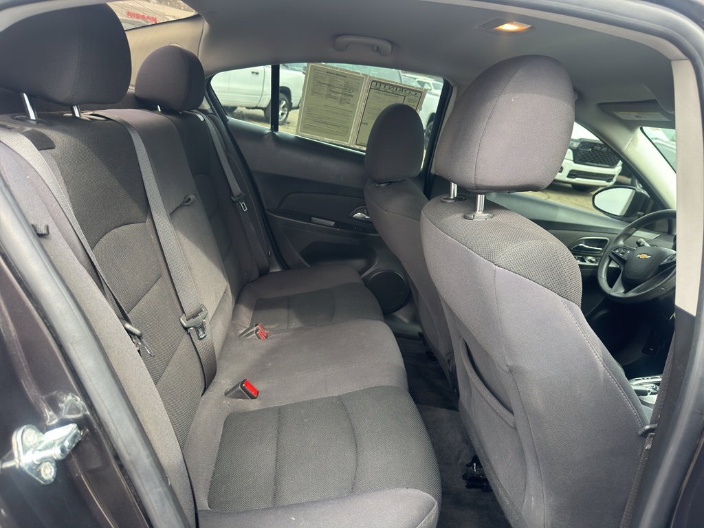 Used 2015 Chevrolet Cruze LT w/ Technology Package image 17