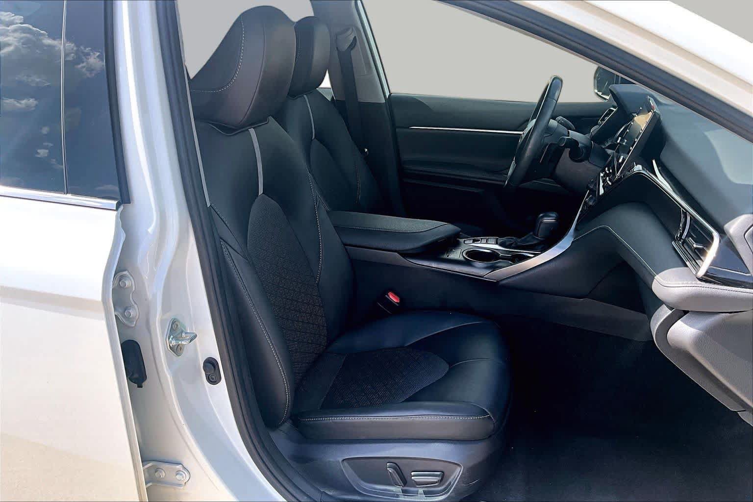 Used 2023 Toyota Camry XSE FWD image 9