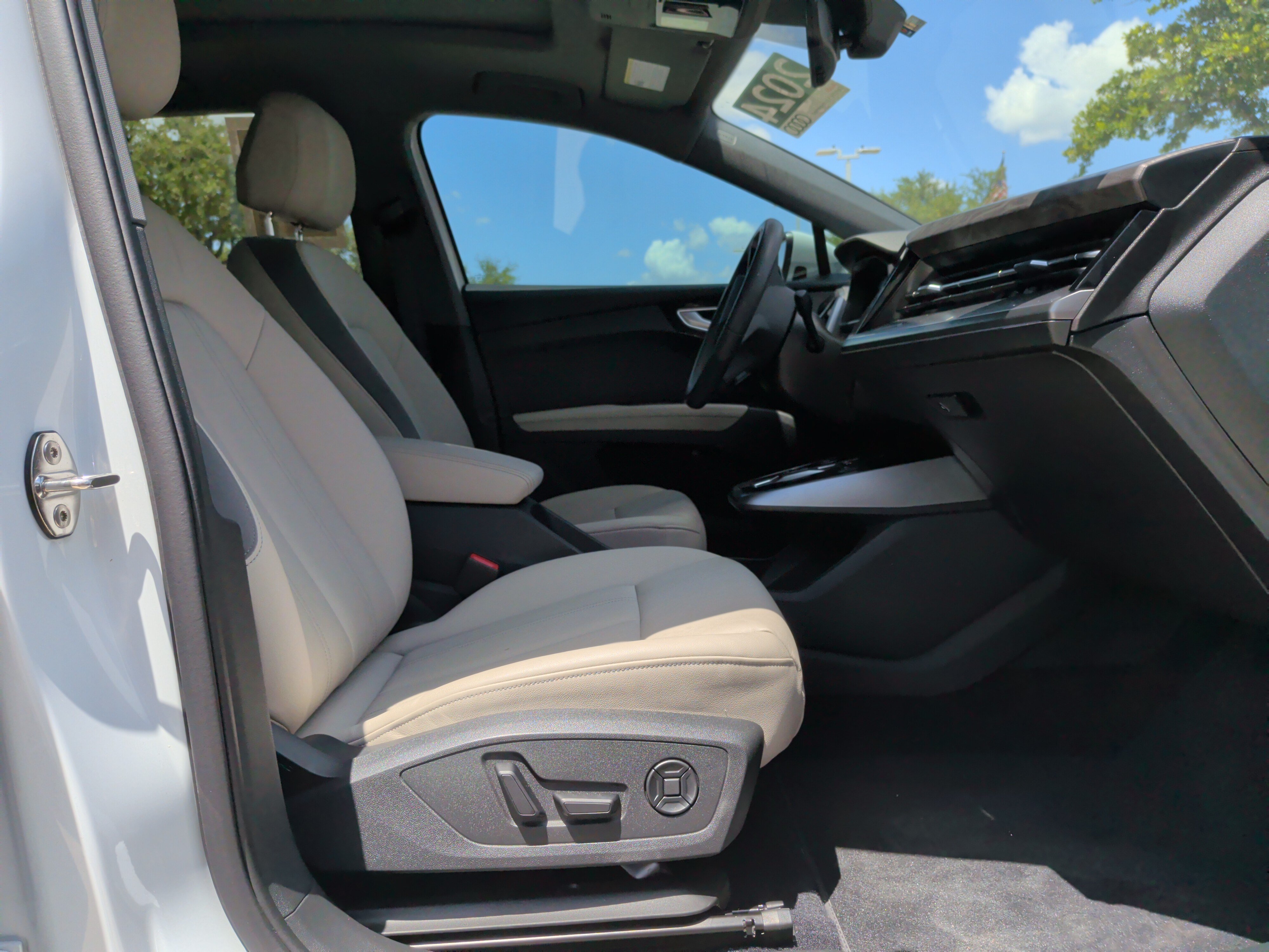 Certified 2024 Audi Q4 e-tron Premium Plus AWD/4WD image 34