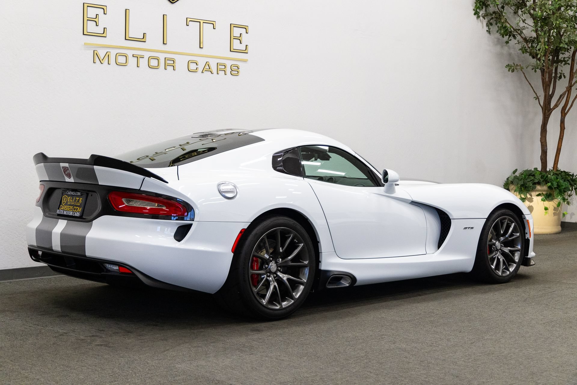 Used 2014 SRT Viper GTS w/ Exterior Carbon Fiber Package RWD image 14