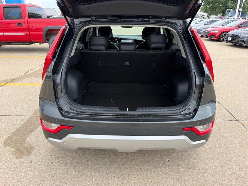 Used 2023 Kia Niro EX FWD image 4