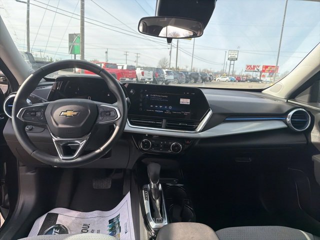 Used 2025 Chevrolet Trax LT w/ LT Convenience Package image 29