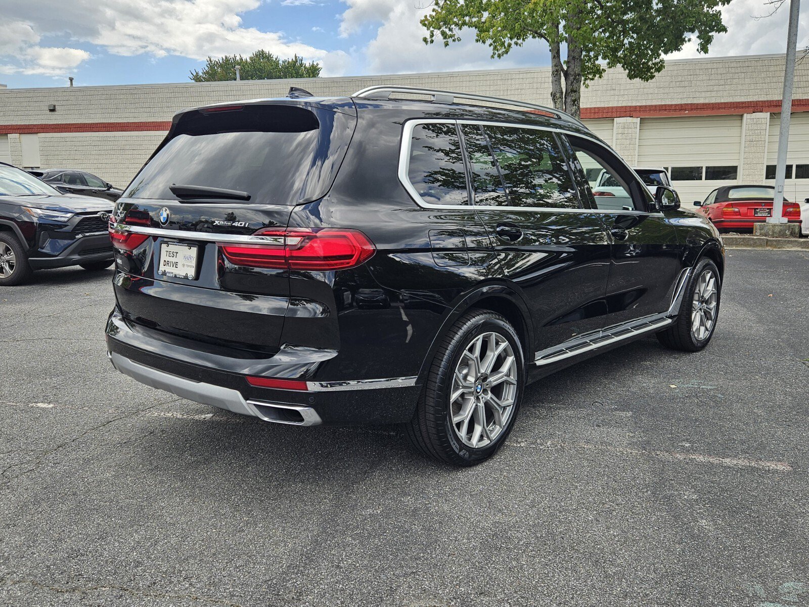 Used 2020 BMW X7 xDrive40i w/ Luxury Seating Package AWD/4WD image 4