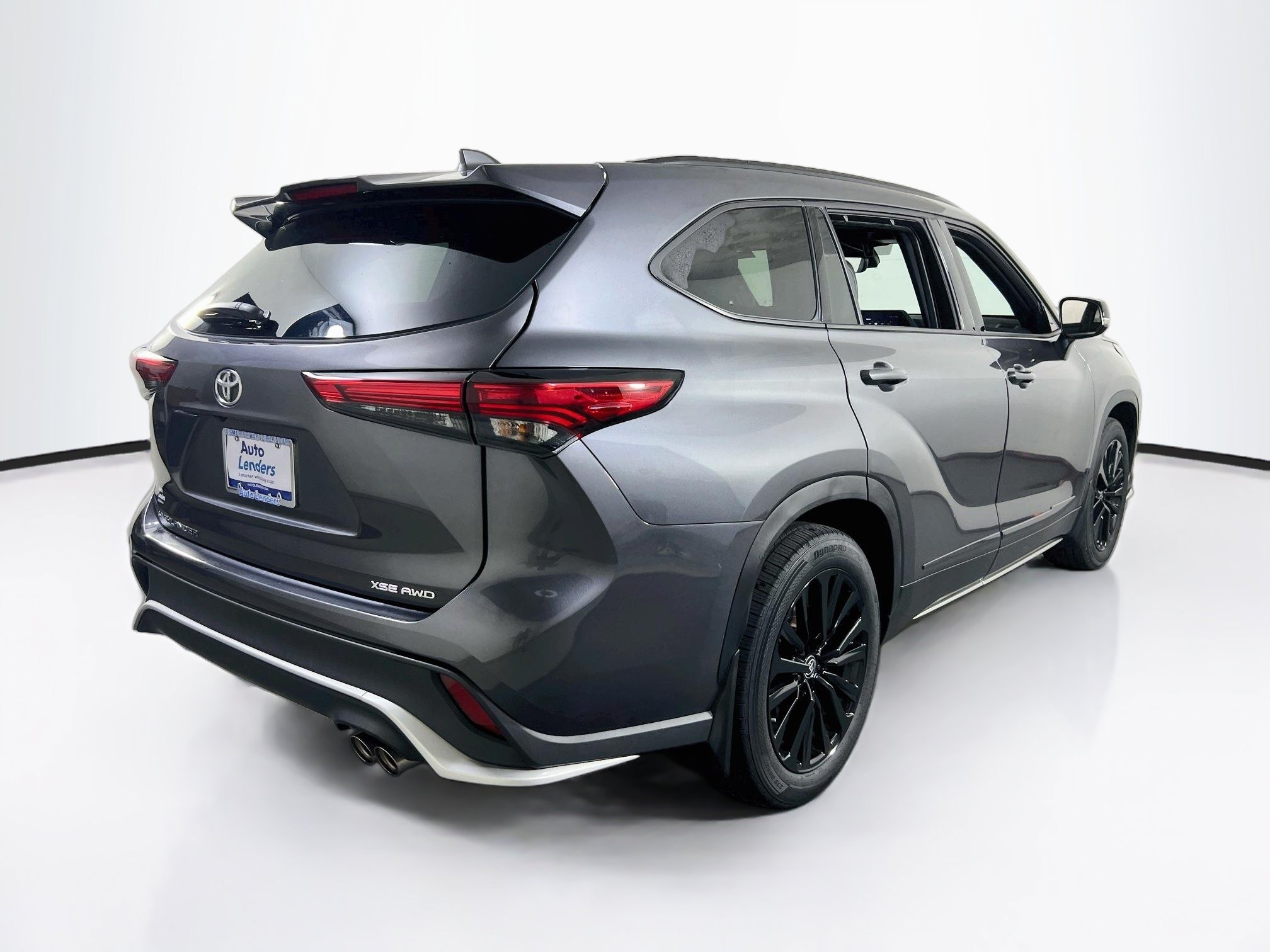 Used 2023 Toyota Highlander XSE AWD/4WD image 5