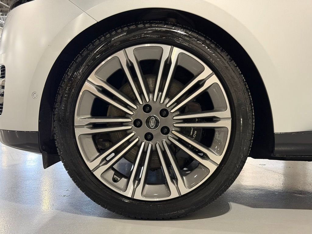 Certified 2024 Land Rover Range Rover SE AWD/4WD image 3