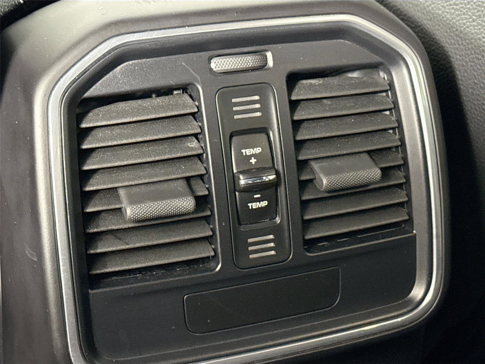 Used 2021 Porsche Macan image 35