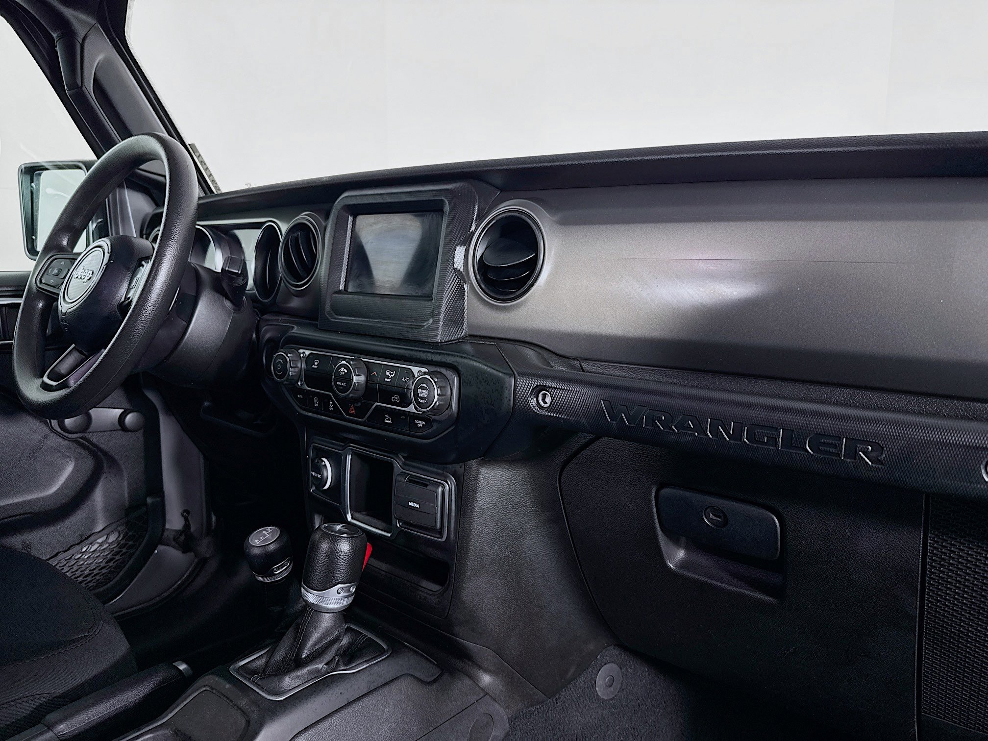 Used 2023 Jeep Wrangler Sport image 29