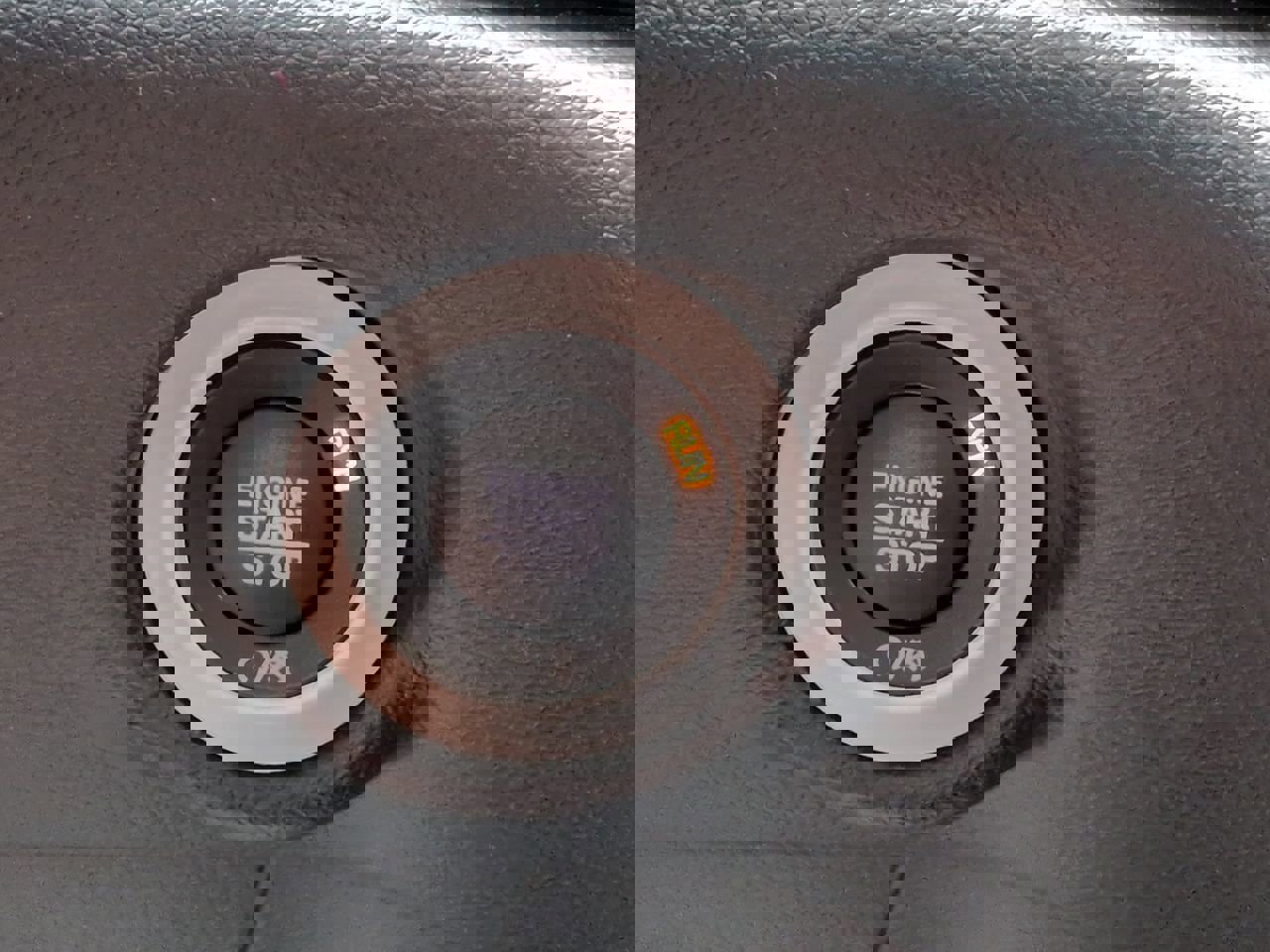 Used 2025 Chrysler Pacifica Select FWD image 25