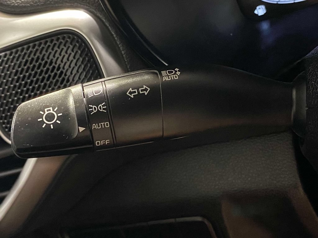 Used 2025 Kia Soul LX w/ LX Technology Package FWD image 23