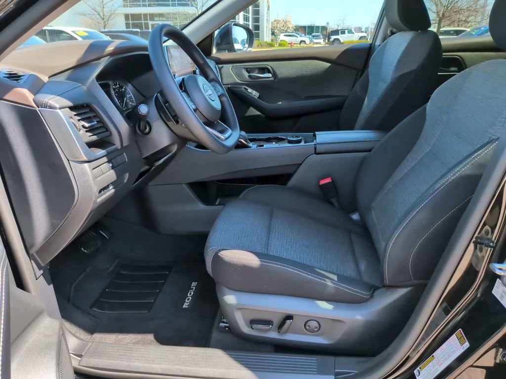Used 2023 Nissan Rogue SV image 22