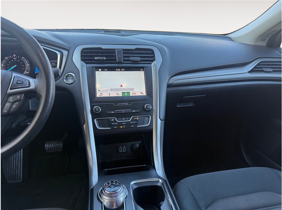 Used 2019 Ford Fusion SE FWD image 12