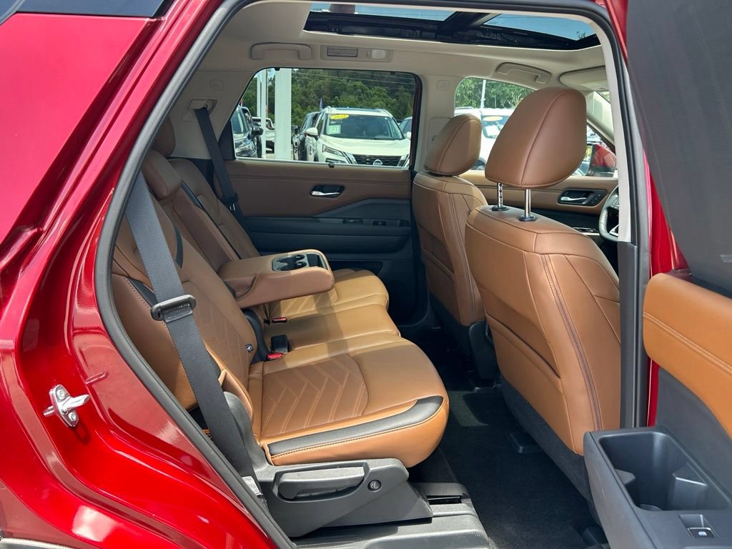 Certified 2025 Nissan Pathfinder Platinum w/ Cargo Package FWD image 47
