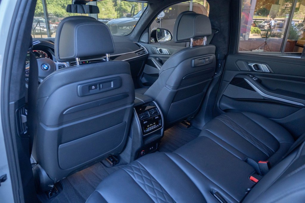 Used 2020 BMW X7 M50i w/ Dynamic Handling Package image 21