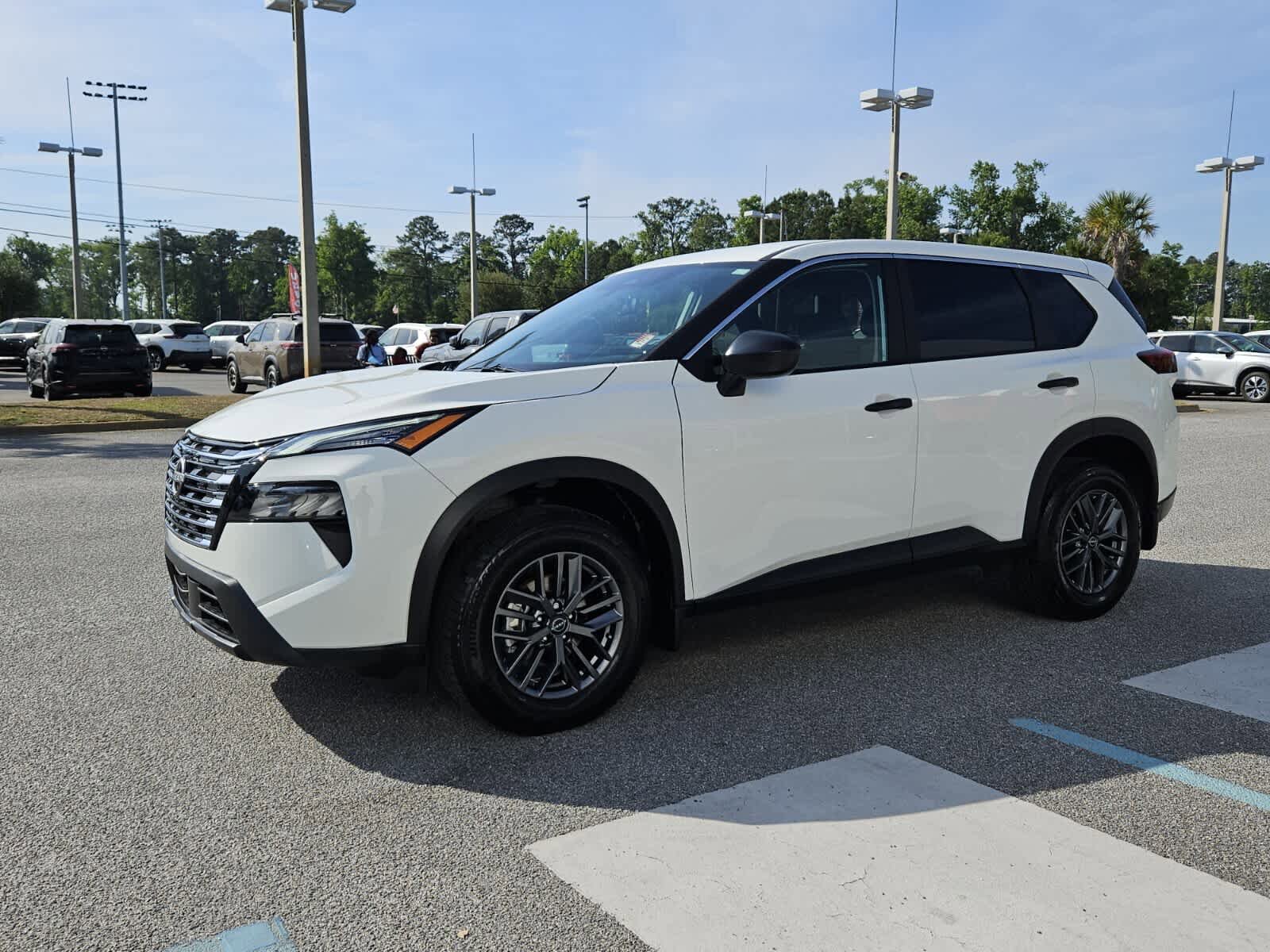 Used 2025 Nissan Rogue S FWD image 2
