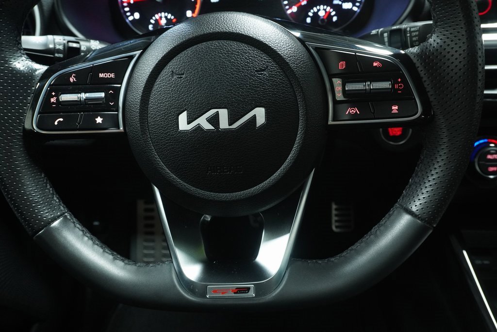 Used 2023 Kia Forte GT-Line w/ GT-Line Premium Package image 15