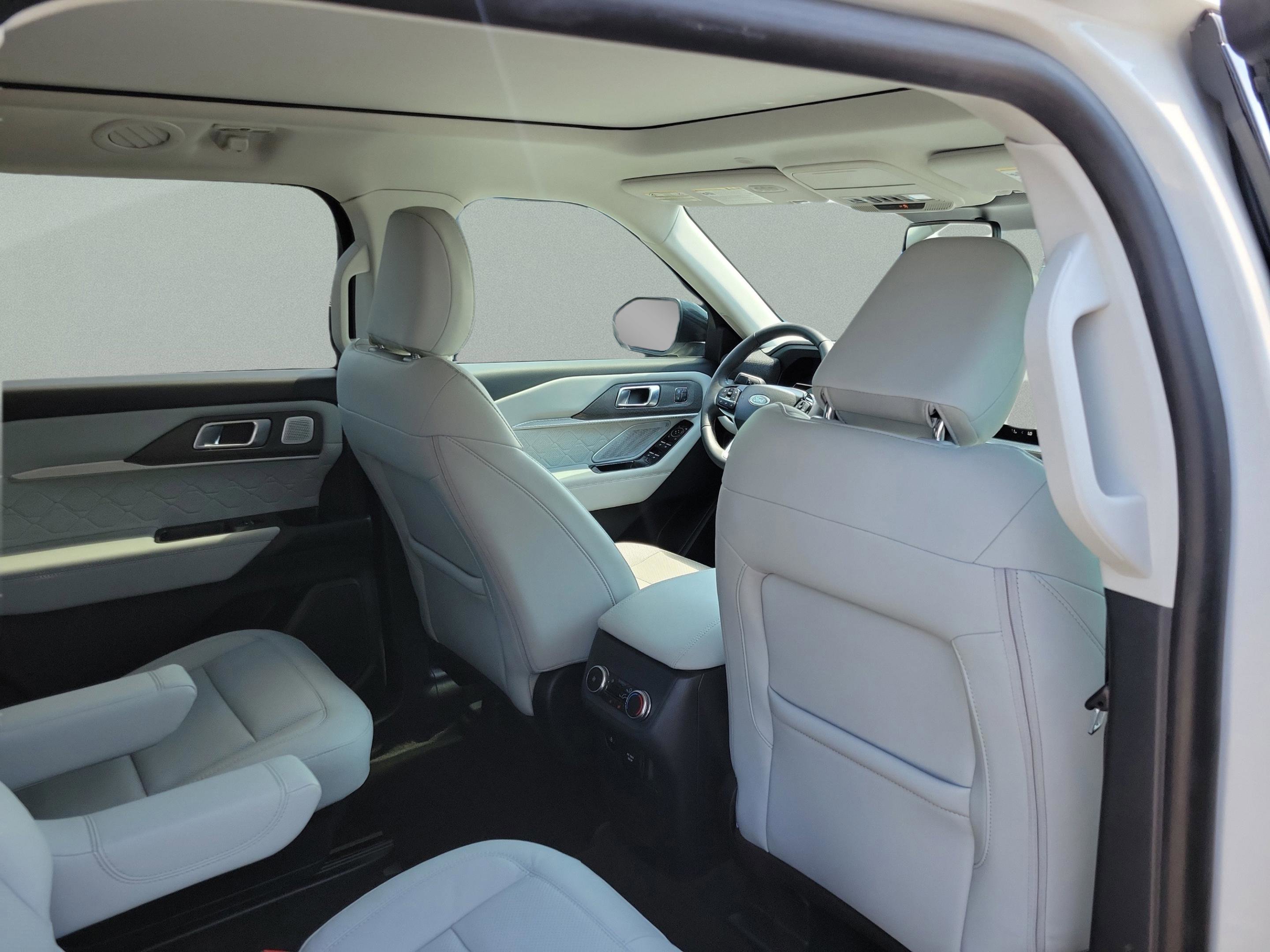 Used 2025 Ford Explorer Platinum w/ Ultimate Package image 27