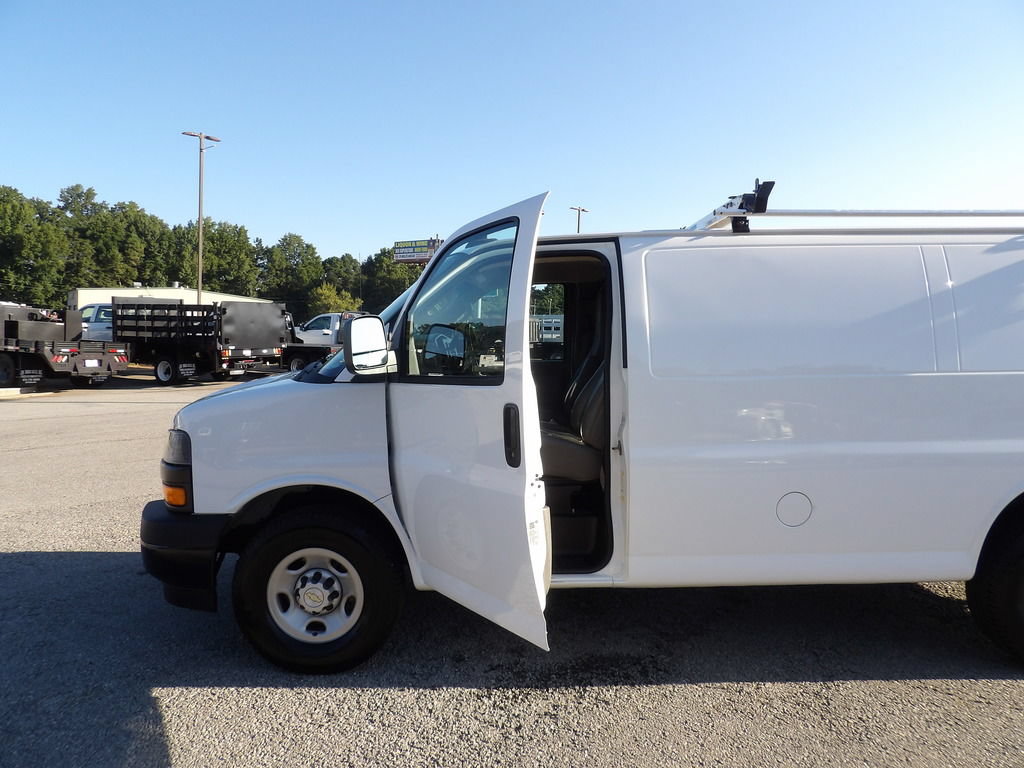 Used 2022 Chevrolet Express 2500 w/ Driver Convenience Package RWD image 13