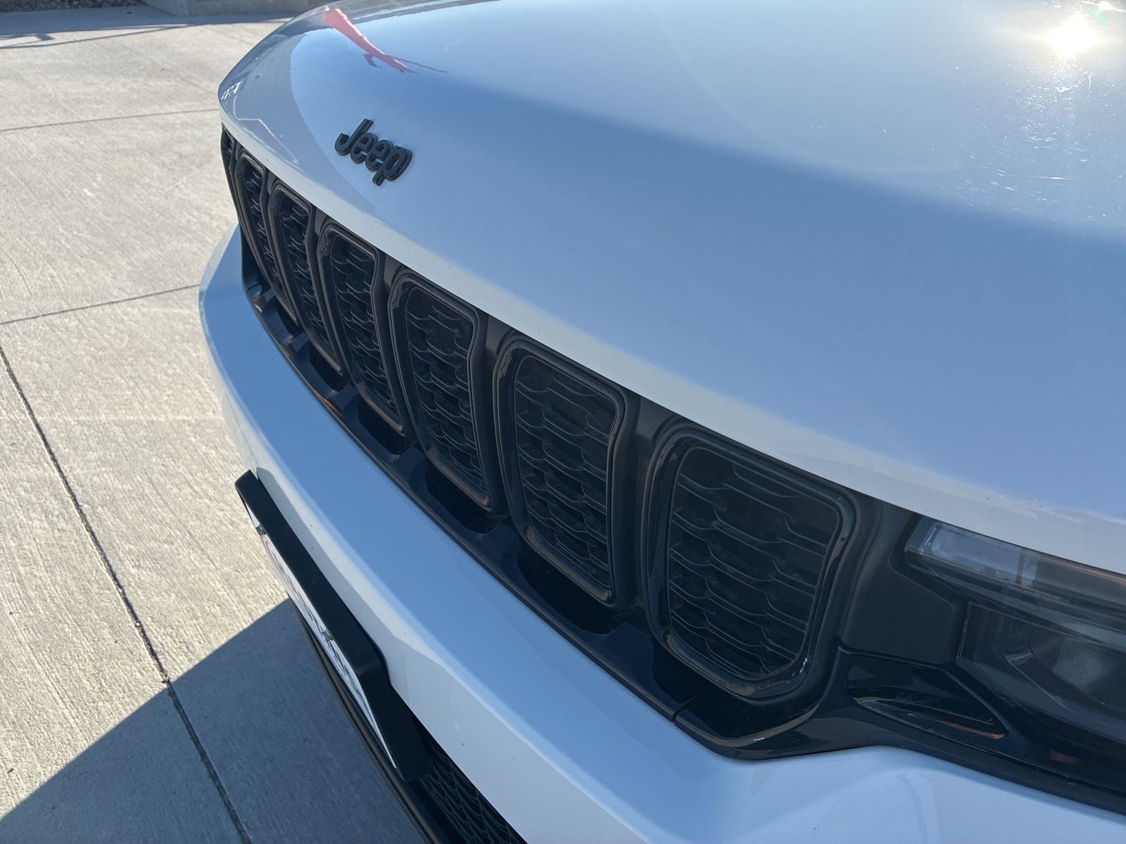 Used 2023 Jeep Grand Cherokee Altitude image 11