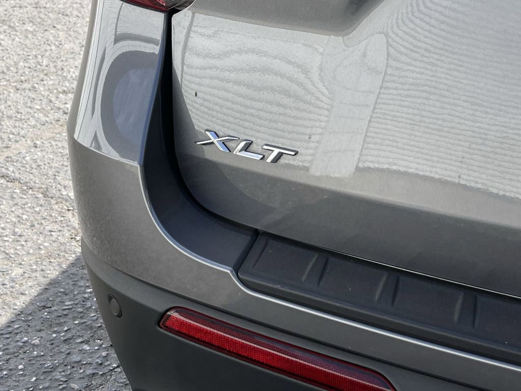 Used 2022 Ford Explorer XLT image 30