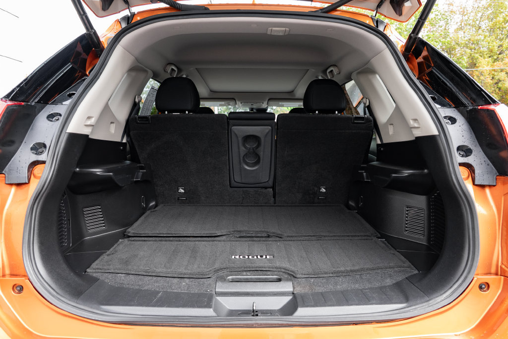 Used 2020 Nissan Rogue SV w/ Sun & Sound Touring Package AWD/4WD image 8