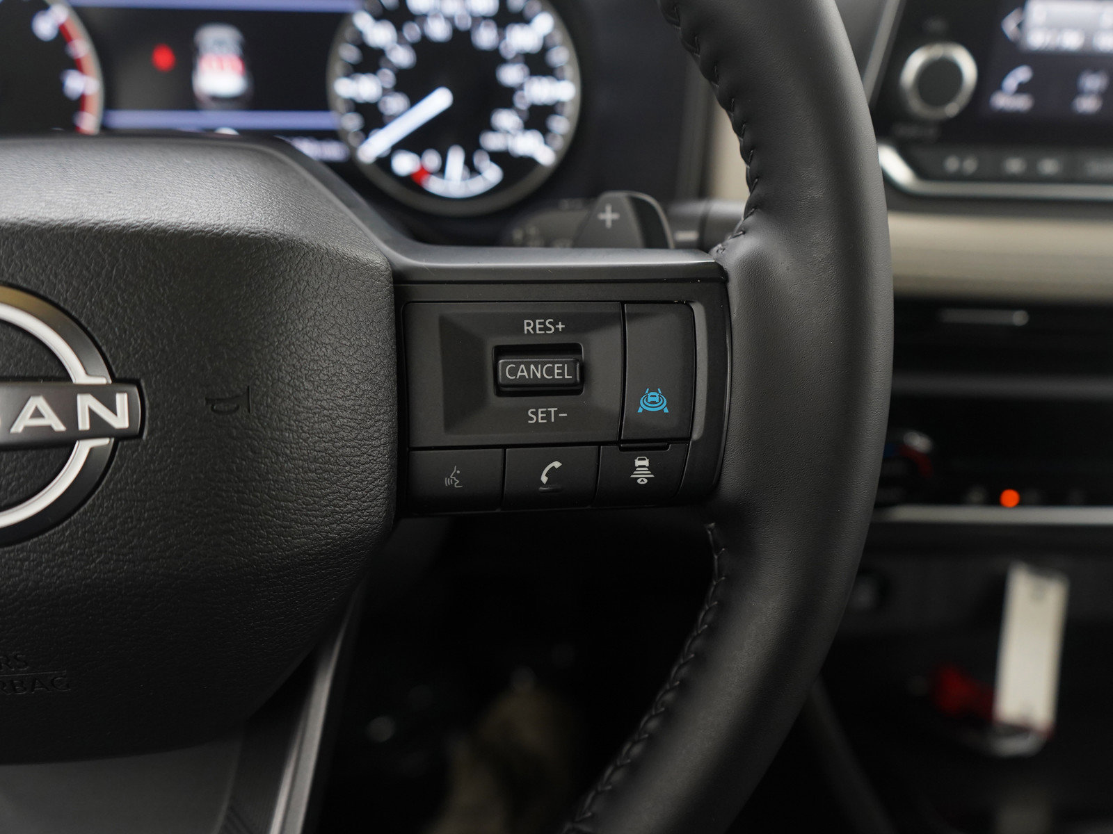 Used 2025 Nissan Rogue SV w/ SV Premium Package image 28