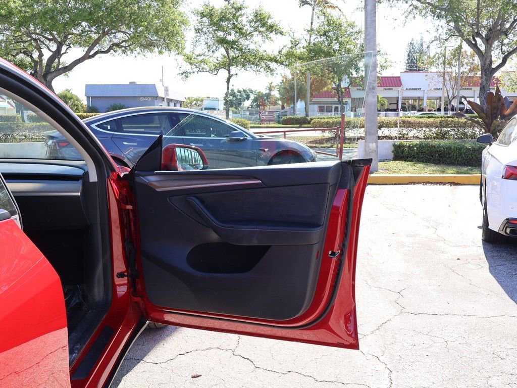 Used 2022 Tesla Model Y Long Range image 24