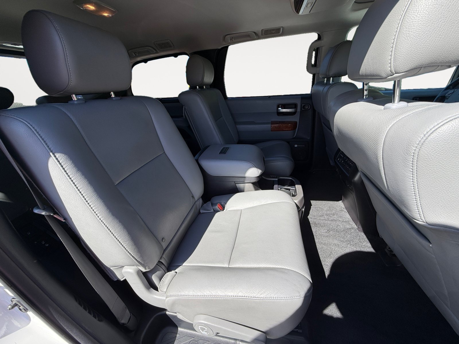 Used 2018 Toyota Sequoia Platinum AWD/4WD image 18
