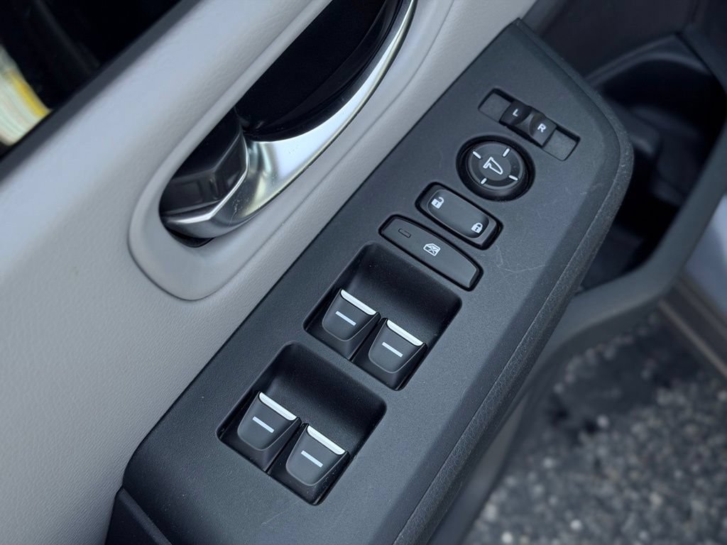 Used 2023 Honda Pilot LX image 12