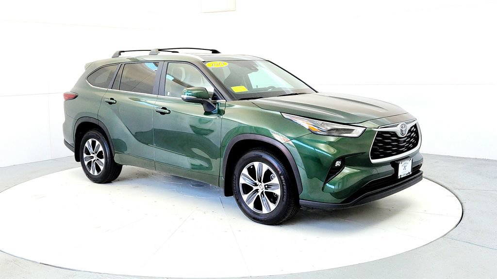 Certified 2024 Toyota Highlander XLE AWD/4WD image 7