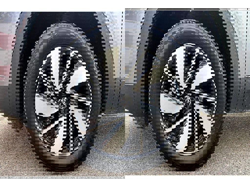 Used 2025 Volkswagen Atlas SE image 9