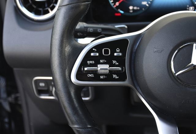 Used 2022 Mercedes-Benz GLB 250 w/ Premium Package Lite image 8