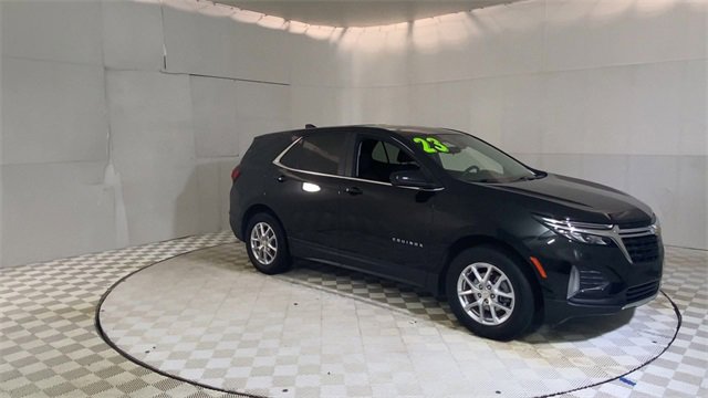 Used 2023 Chevrolet Equinox LT image 2