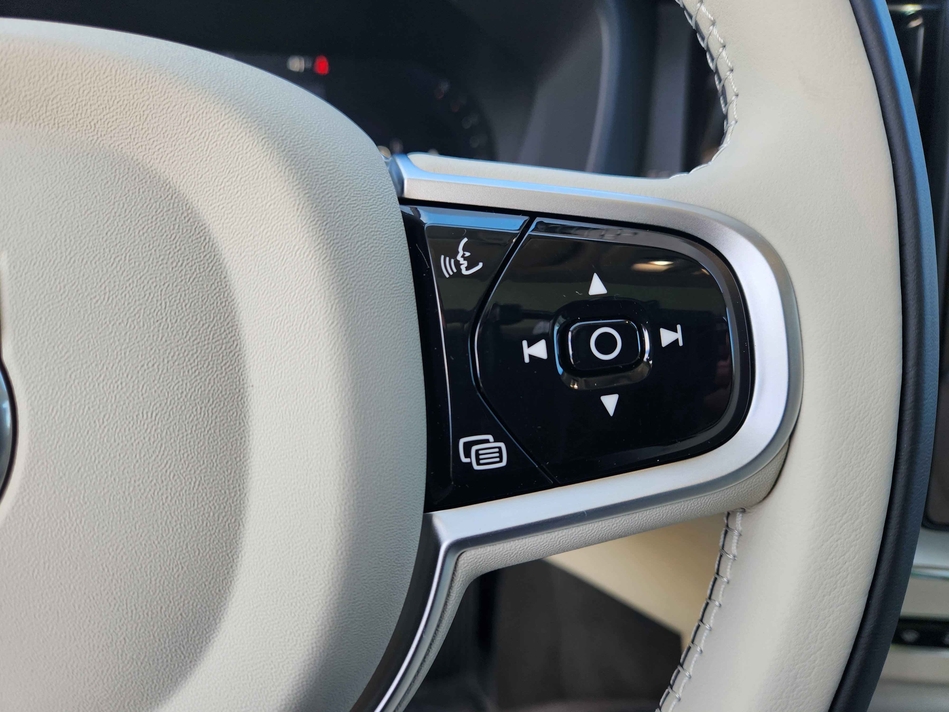 New 2026 Volvo XC60 B5 Ultra w/ Protection Package Premier image 12