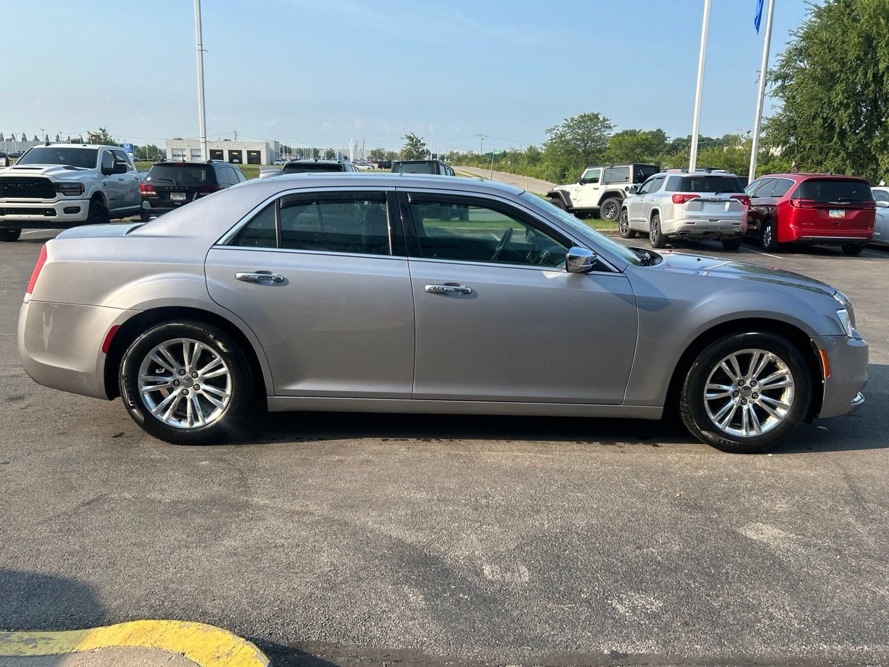 Used 2016 Chrysler 300 C RWD image 2