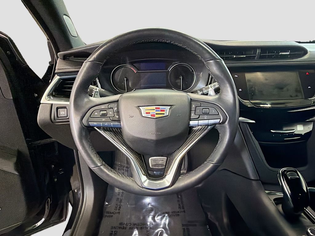 Used 2025 Cadillac XT6 Sport image 11