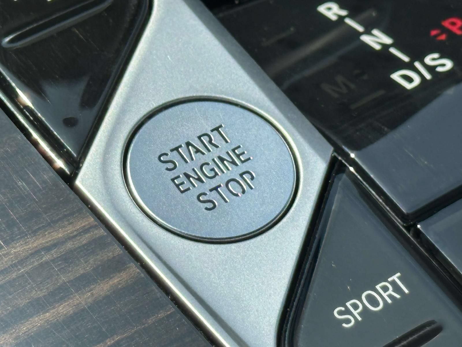 Used 2023 BMW X7 xDrive40i AWD/4WD image 18
