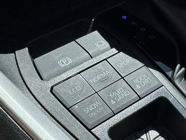 Certified 2023 Toyota RAV4 XLE Premium AWD/4WD image 31
