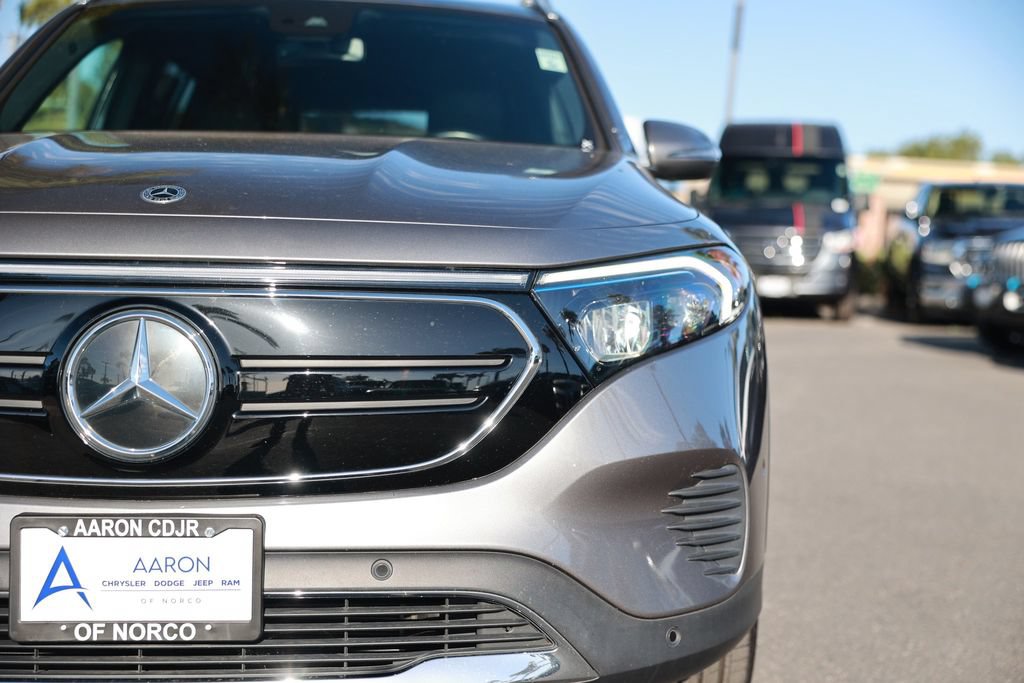 Used 2023 Mercedes-Benz EQB 300 4MATIC w/ Exclusive Package image 5