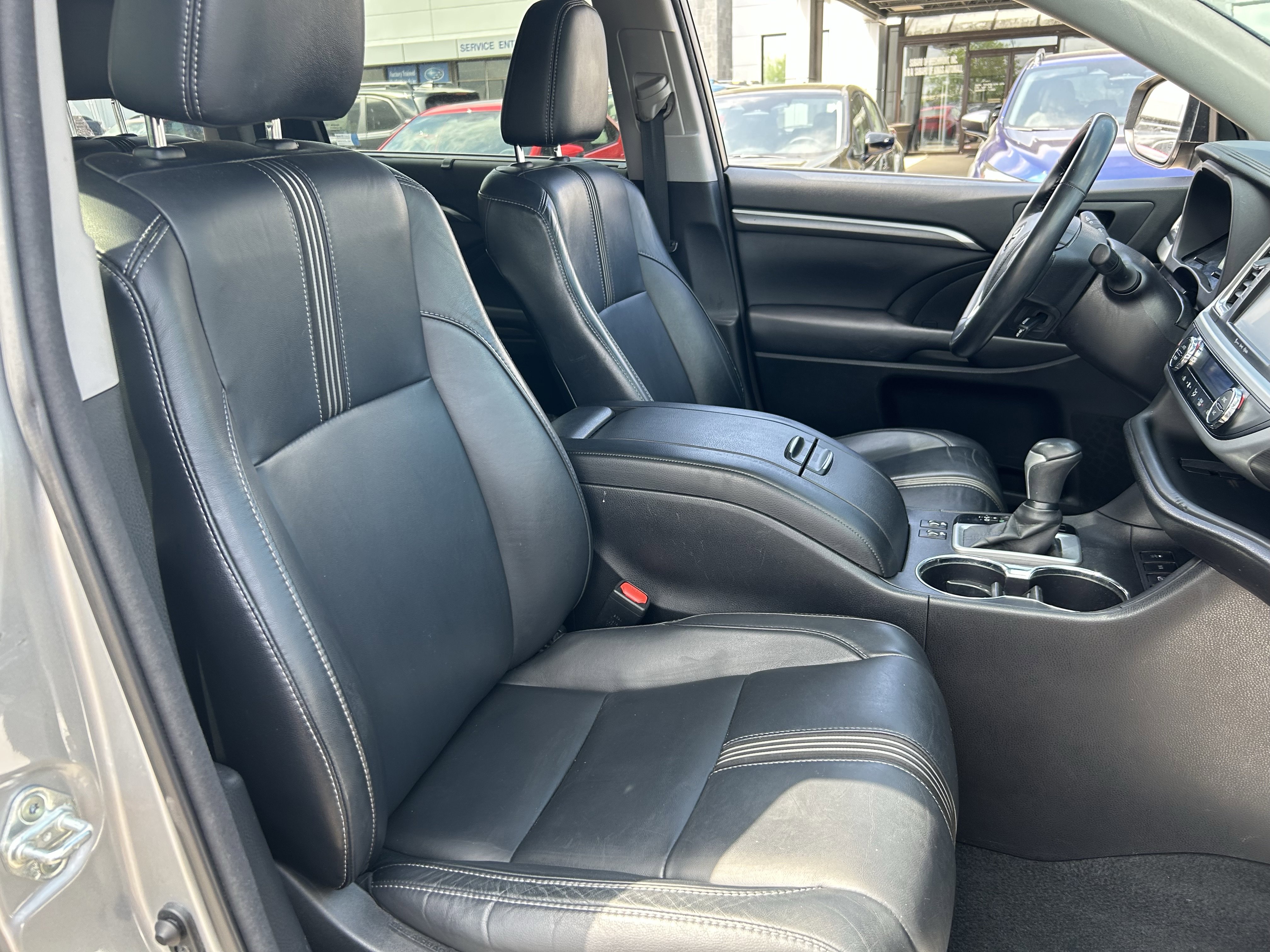 Used 2017 Toyota Highlander SE AWD/4WD image 28