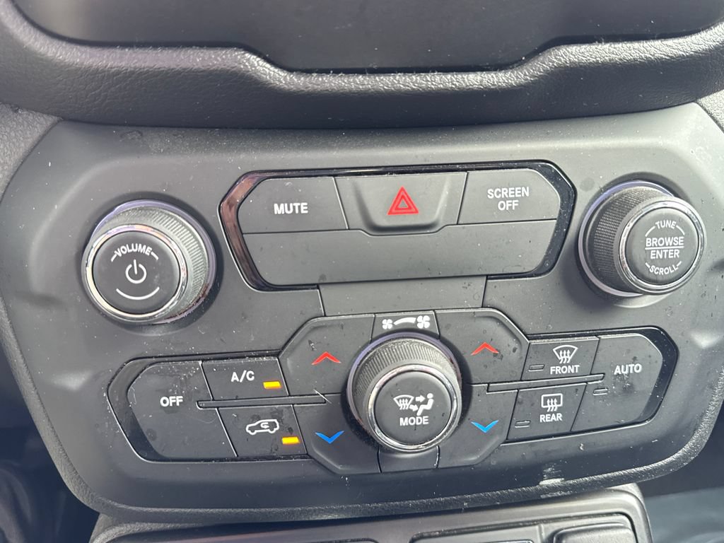 Certified 2020 Jeep Renegade Limited w/ Safety and Security Group AWD/4WD image 31
