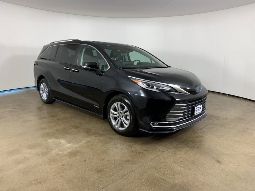 Used 2021 Toyota Sienna Platinum image 4