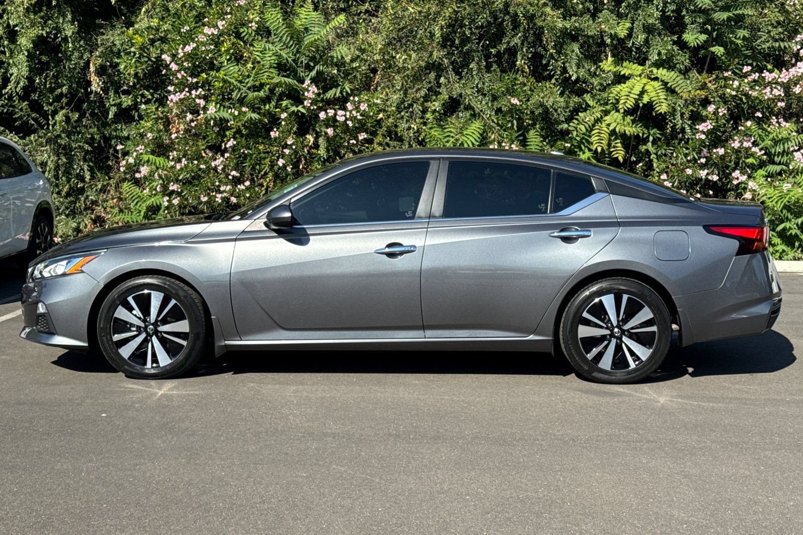 Used 2022 Nissan Altima 2.5 SV FWD image 7