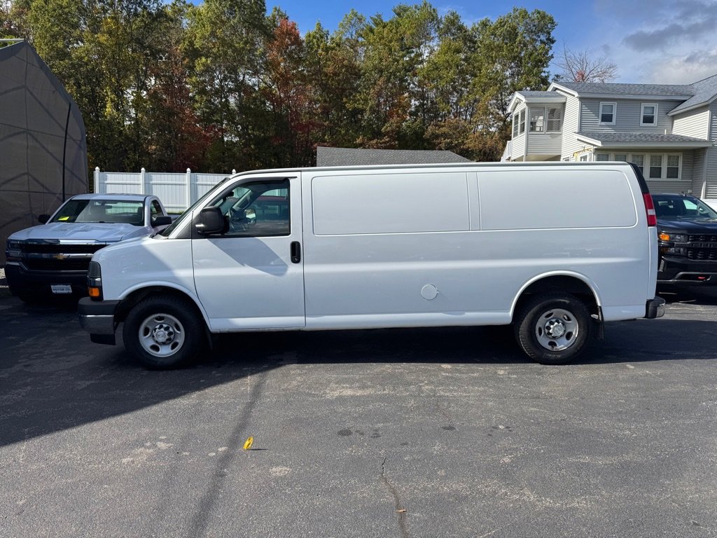 Used 2017 Chevrolet Express 3500 Extended w/ Chrome Appearance Package image 3