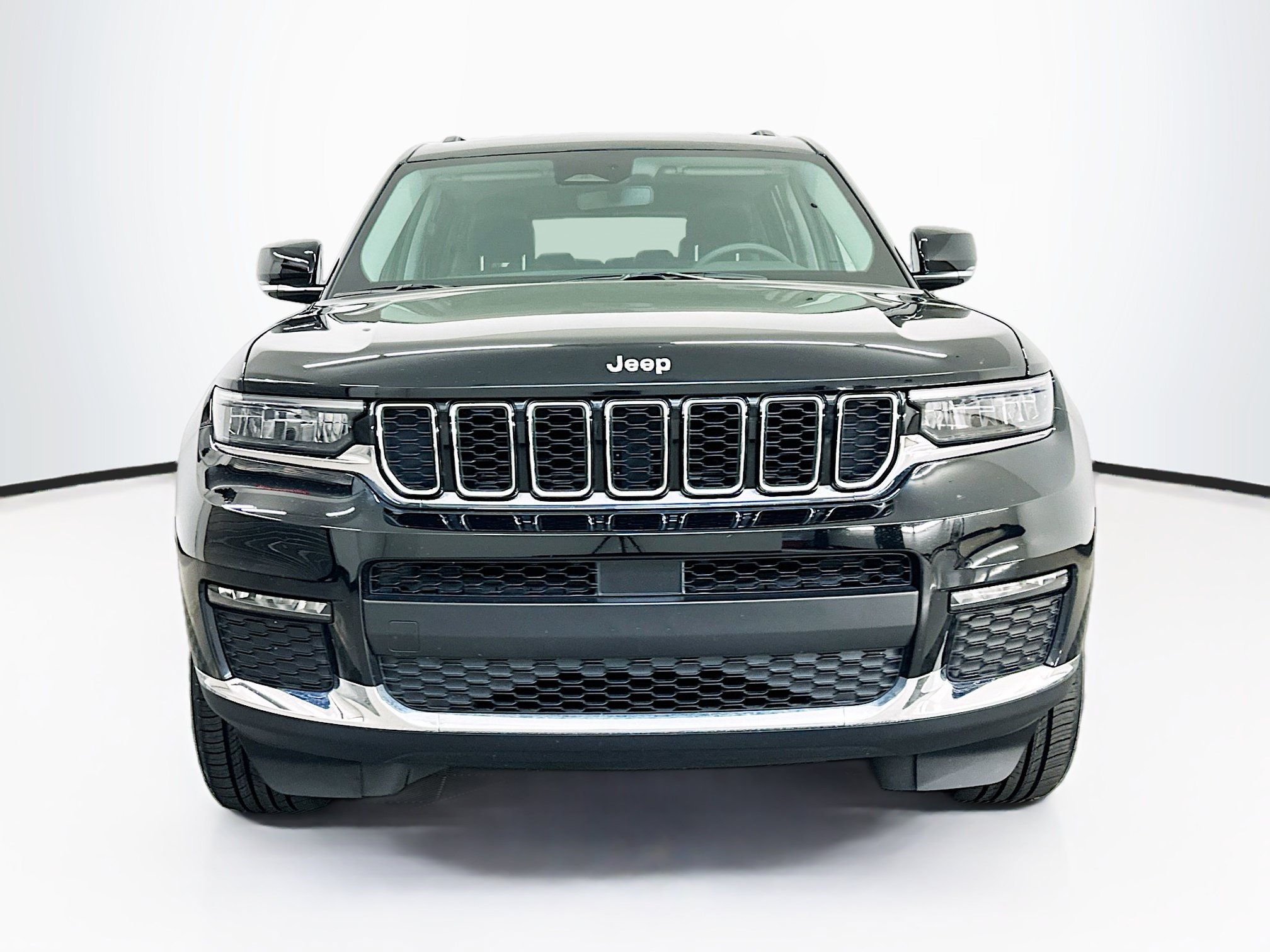 Used 2023 Jeep Grand Cherokee L Limited AWD/4WD image 2