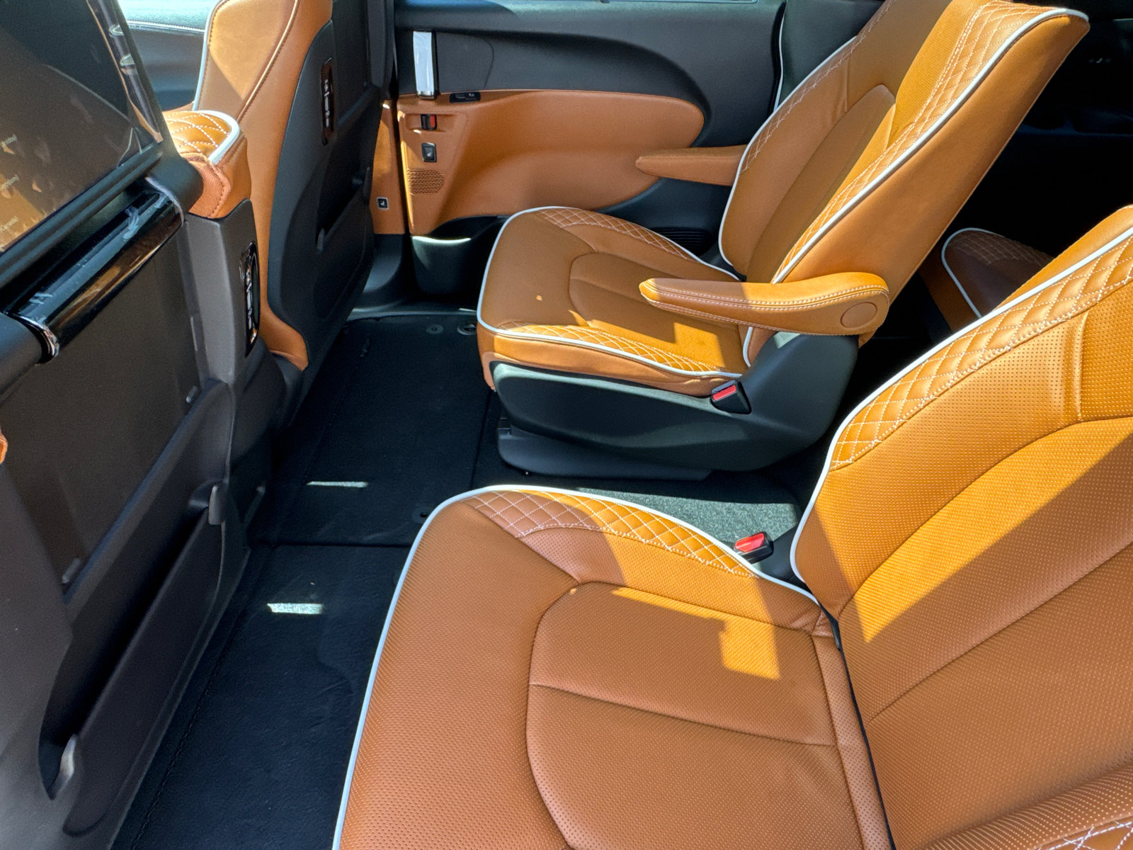 New 2026 Chrysler Pacifica Pinnacle FWD image 26